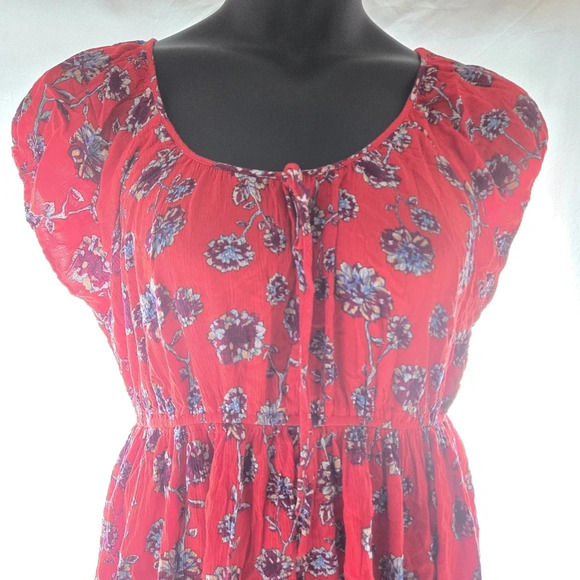 Lovely Red Floral Crepe Dress - Picture 3 of 9